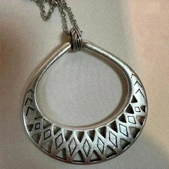 The Sak Jewelry - THE SAK PENDANT NECKLACE‎ SILVER TONED 28" CHAIN NWT